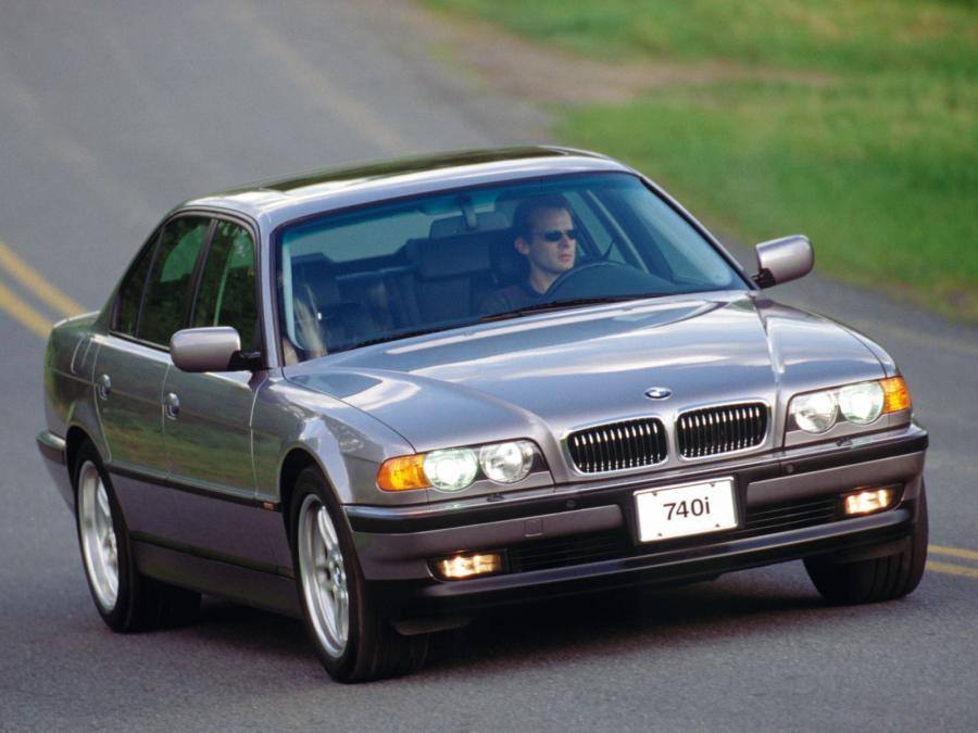  BMW 740i 1998 года  (US) (фото 1 из 10)